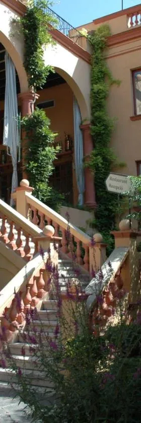 Hotel Andria，位于塞奥-德乌赫尔的酒店
