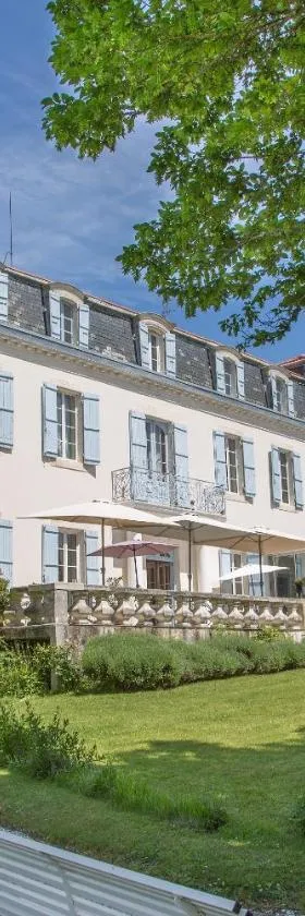 Logis Hôtel Restaurant Château Bellevue，位于Cazaubon的酒店