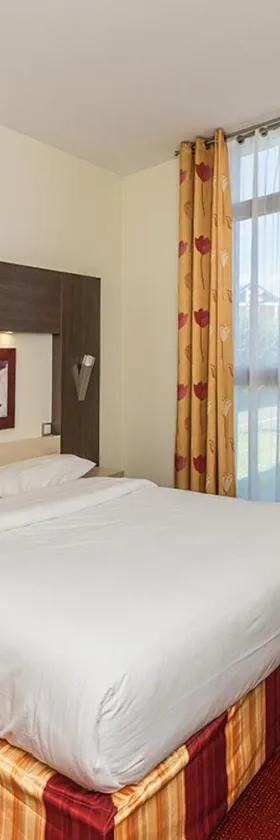 Hostellerie Saint Vincent Beauvais Aeroport，位于博韦的酒店