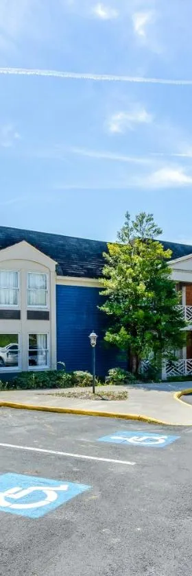 Econo Lodge Inn & Suites Radford-Blacksburg Area，位于拉德福的酒店