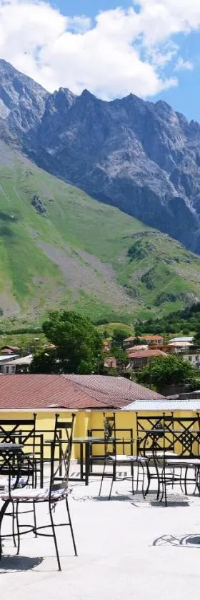 Mount Inn Kazbegi，位于卡兹贝吉的酒店