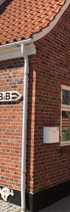Bredgade 10 Thyborøn，位于曲博伦的酒店