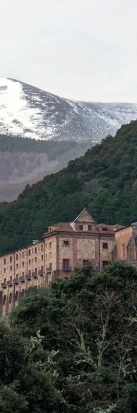MONASTERIO de SANTA MARÍA DE VALVANERA，位于Anguiano的酒店