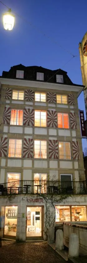 Le Café-Hôtel de L'Aubier，位于纳沙泰尔的酒店