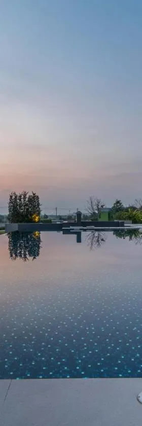 Green Ville Laguna Hotel，位于Sung Noen的酒店