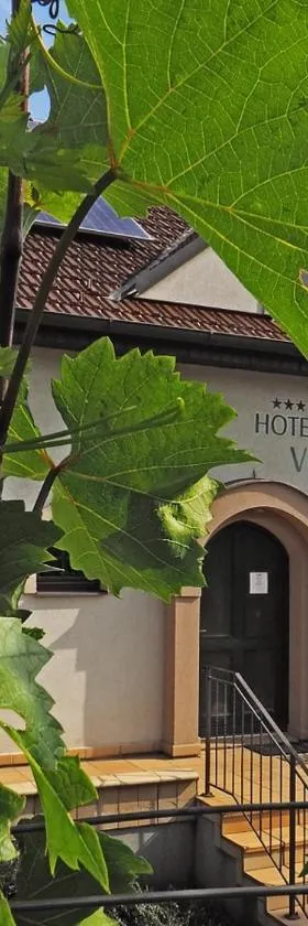 维努格拉特酒店，位于Milotice的酒店