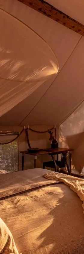 Plage Cachée - Glamping，位于韦伯斯卡的酒店