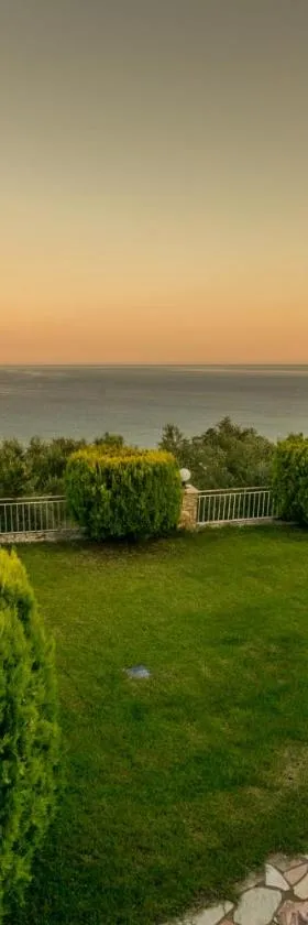 Koroni Zaga Beach- Seascape Luxury Villa Costiana，位于科罗尼的酒店