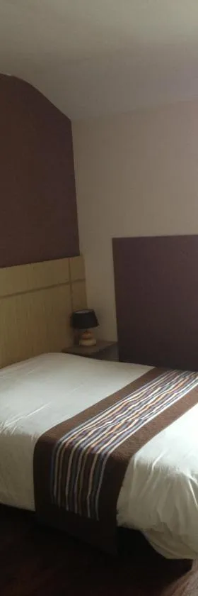 Hôtel La Tour D'Auvergne，位于蓬拉贝的酒店