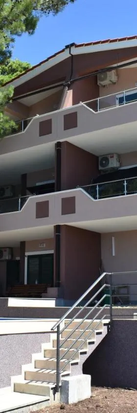 "Laurier" rooms & apartments，位于塞莱纳的酒店