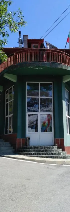 семеен хотел "НЕВЕН"，位于Momin Prohod的酒店
