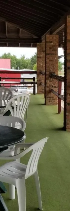 Alexander House Motel，位于Park River的酒店