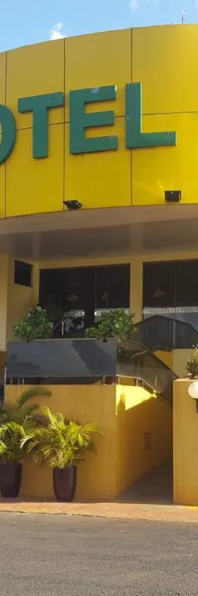 Hotel Peroza Corbelia，位于Corbélia的酒店