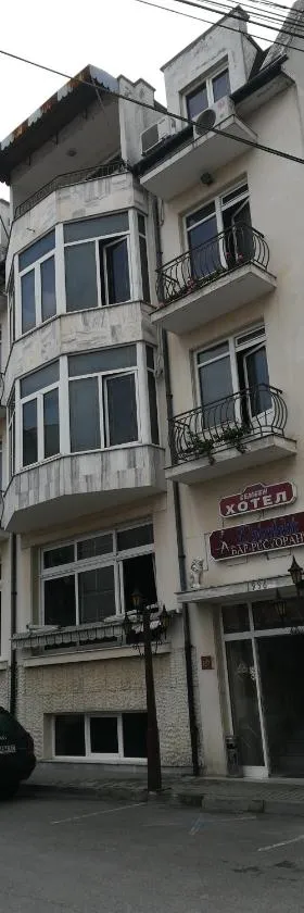 Family Hotel George，位于斯维伦格勒的酒店