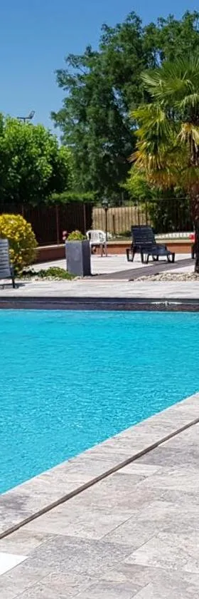 Logis Hotel Archambeau，位于Thonac的酒店