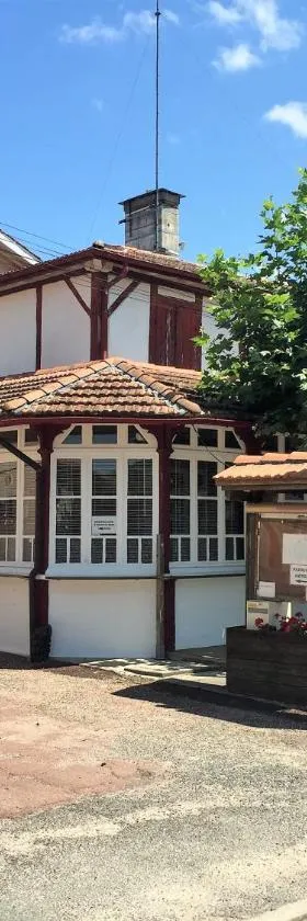 Auberge Les Mufliers - Hôtel Les Forges，位于蓬唐莱福日的酒店
