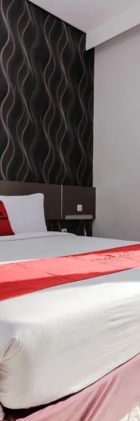 RedDoorz near Goa Sunyaragi，位于井里汶的酒店