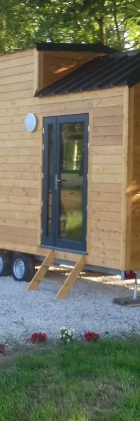 la tiny house de l'aa，位于Bourthes的酒店
