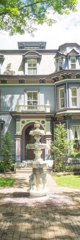 The Bevin House B&B，位于East Hampton的酒店