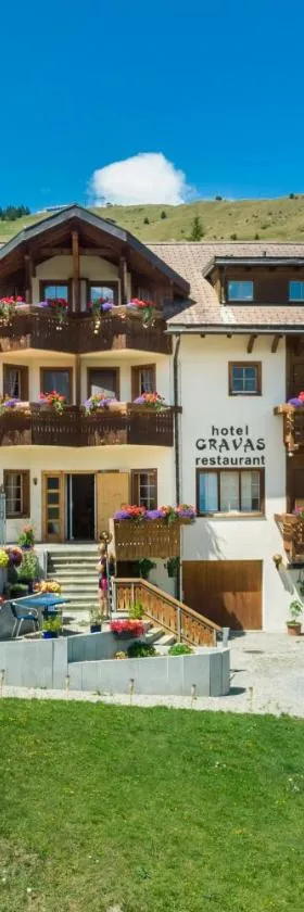 Hotel Gravas Lodge - Das Hotel für Gäste mit Hund，位于Vella的酒店