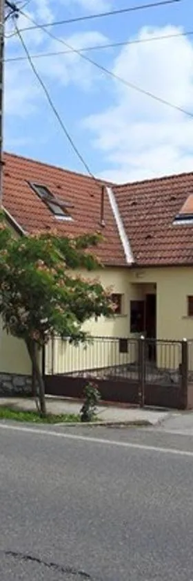 Barackos Vendégház Bár，位于Bár的酒店