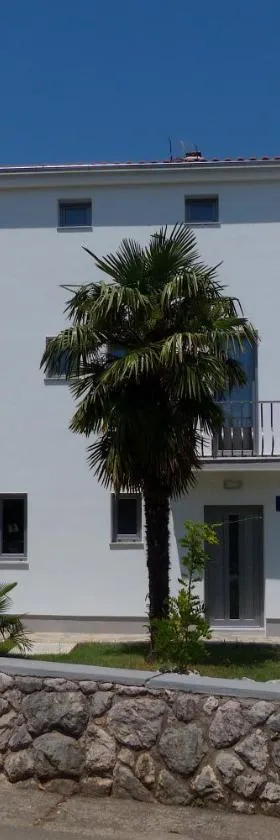 Apartments Monja & Dadi, Malinska, Vantačići，位于万塔西西的酒店