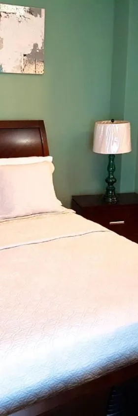Paradise Place Apartments，位于Mount Irvine的酒店