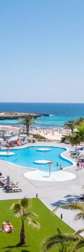 FERGUS Style Carema Beach，位于卡兰博希的酒店