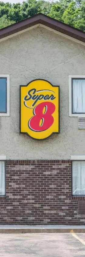 Super 8 by Wyndham Delmont，位于Delmont的酒店