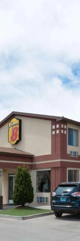 伯纳利欧速8酒店，位于伯纳利欧的酒店