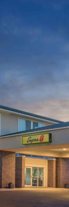 梅诺莫尼速8酒店，位于梅诺莫尼的酒店