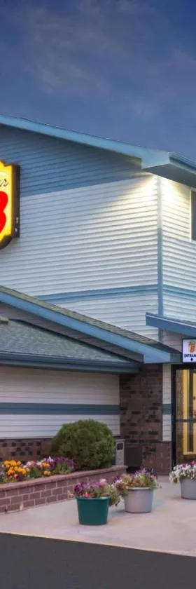 Super 8 by Wyndham Pierre SD，位于皮埃尔的酒店
