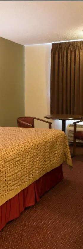 Marina Inn & Suites Chalmette-New Orleans，位于查尔梅特的酒店