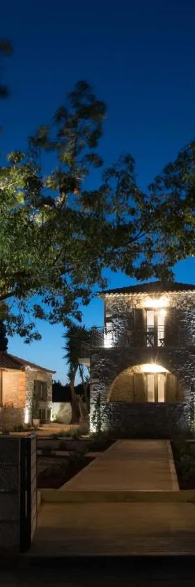 Calme Suites Mani，位于圣尼古拉奥斯的酒店
