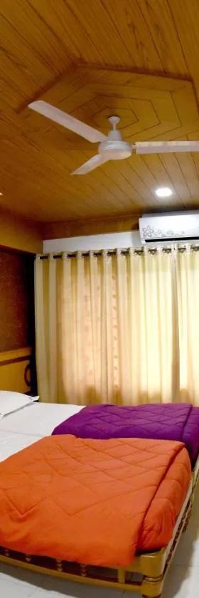Hotel Sharada International，位于乌杜皮的酒店