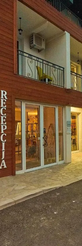 Hotel Serdar，位于莫伊科瓦茨的酒店