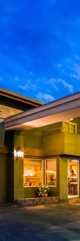 RiverTree Inn & Suites，位于Clarkston的酒店