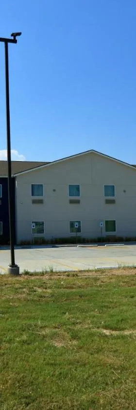 Americas Best Value Inn & Suites-Prairieville，位于Prairieville 的酒店