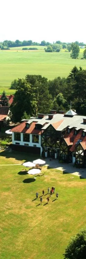 PAN Dom Pracy Twórczej w Wierzbie，位于Wierzba的酒店
