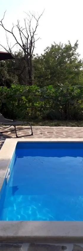 Apartment Nada with Private Pool，位于布泽特的酒店