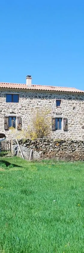 Ferme de la Combe，位于Saint-Jeure-dʼAy的酒店