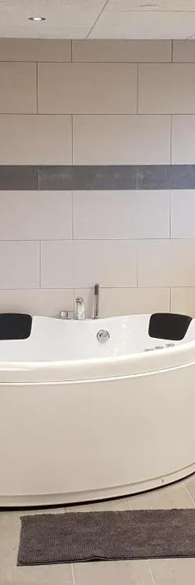 Surf And Family Sauna And Spa，位于维泽桑讷的酒店