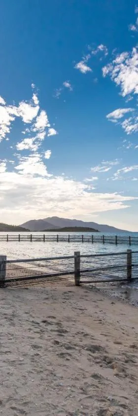 Birdsong House- Dingo Beach，位于Hideaway Bay的酒店