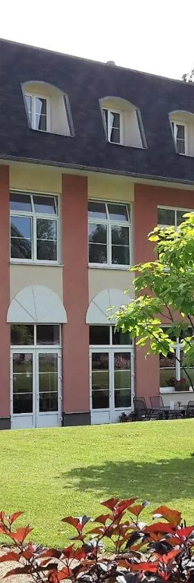 Vzdělávací Středisko a Hotel，位于瓦恩斯多夫的酒店