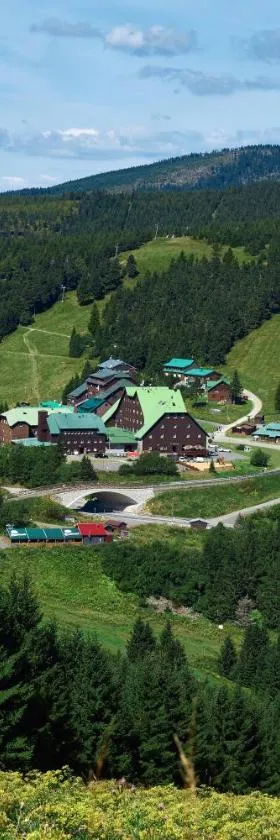 Hotel Červenohorské sedlo，位于卢捷拿纳德德斯努的酒店
