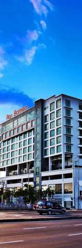 哥打京那巴鲁婆罗洲酒店&机场酒店，位于哥打京那巴鲁的酒店