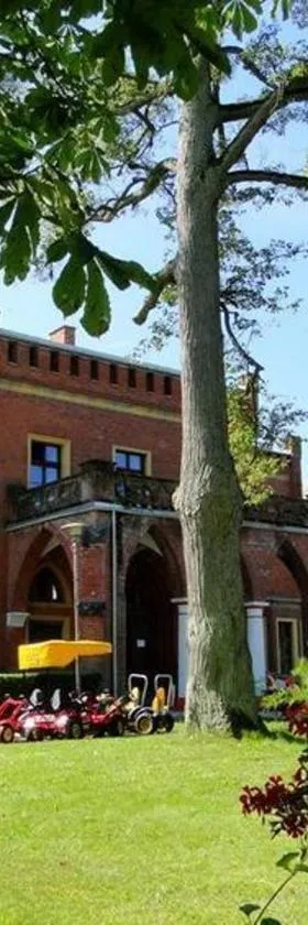 Hotel Zamek Karnity，位于米沃姆温的酒店