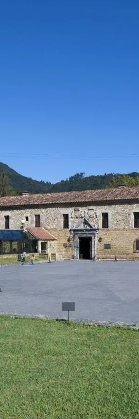 坎加斯德奥尼斯旅馆，位于Villanueva de Cangas de Onís的酒店