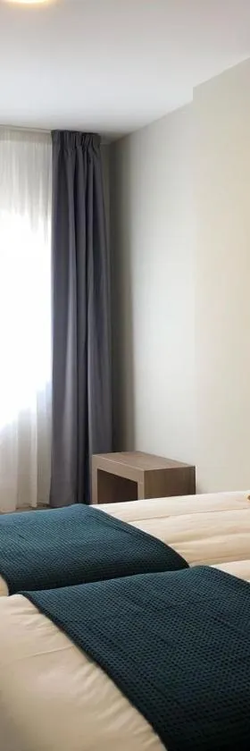 Hotel Alda Estación Pontevedra，位于庞特维德拉的酒店