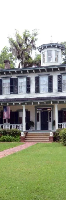 1872 Denham Inn，位于蒙蒂塞洛的酒店